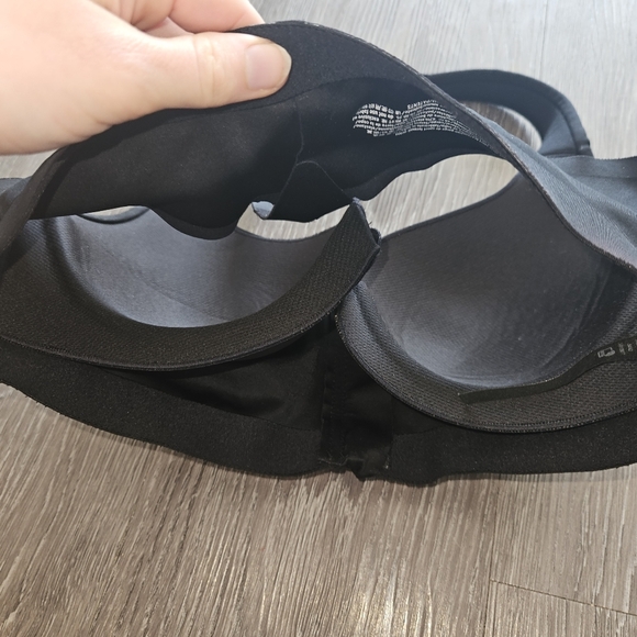 Victoria's Secret black clasp and zip up bra - Picture 6 of 6